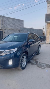 السلام عَليكم  كَيا سورينتو 2014  سَيارة نَظيفة  ماشية 110 الف شاشة+كا...