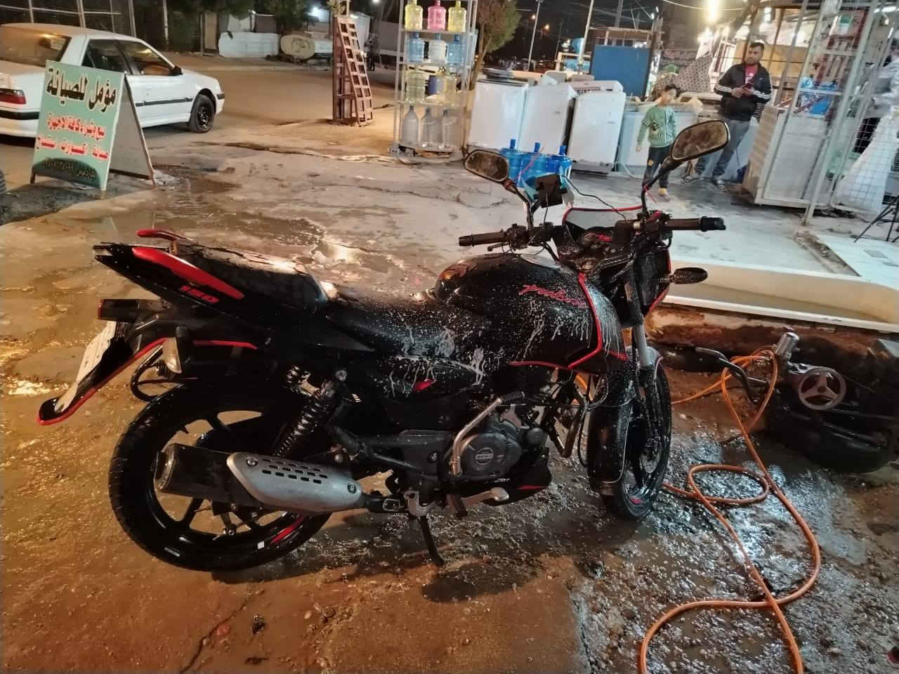 بولسر 21 للبيع مرقمة بأسمي تحويل ثاني يوم دراجه خير من الله مكينه وكير وكهربائيات كله شغال لا تنقيص ولا نضوح ولا تبخير ولا صوت بيها ملاحظات بصيطه مثل صفاحية وباتري تعبان المكان بغداد شهداء البياع السعر 1650 وبيها مجال ***********
