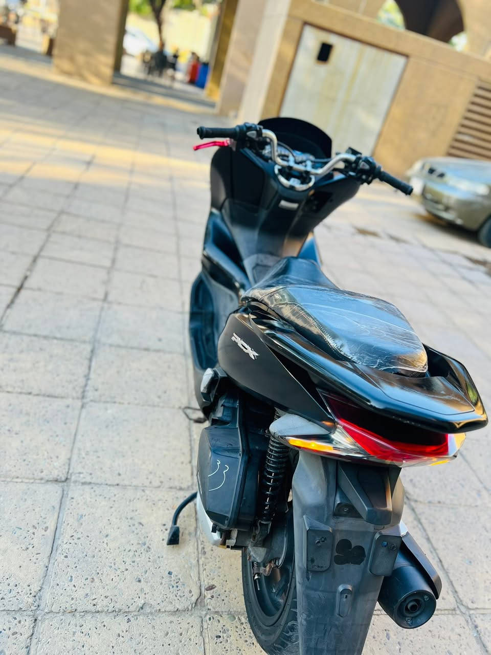 السلام عليكم دراجه pcx جيل الثالث ياباني  مكينه 150  دراجه مكفوله كفاله عامه مال رمبه حساس ازدحام حساس ستان تتدفئة بل يدات لد أمام لد خلفي مكينه برغي ممفتوح بيه شلعه معدل فول مال جناي دراجه تتعب تكول جديده ماشيه 35 حقيقي على ايدي كتلوكات الرمبه بيه السعر مليون 900  وبيه مجال العنوان بغداد الهاتف *********** اتصل وبيك خير ودلل
