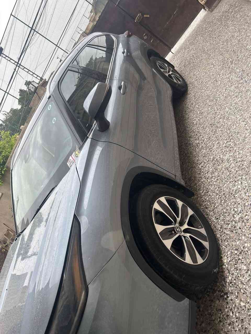 سلام عليكم 
هايلندر XLE 2022 
V6 3500
7راكب منفصل VIP 
سلايت كشنات جلد 
تدفئه كشنات 
3وضعيات قيادة 
نقطة عمياء 
حساسات 
شاشة جبيرة 
زنون كشافات ضباب 
اوتو3 هولد سايد بريك كهرباء 
3قطع تبريد تحكمات ستيرن جهتين 
تحديد مسار 
رادار 
السيارة كلش جديدة وكاملة من كل النواحي 
ماشية 58 ألف 
رقم بغداد  بسمي تحويل مباشر
السعر 250 
حادث جاملغ وبنيد فقط 
ومن امريكا بيها كلير جاملغات خلفية 
***********
