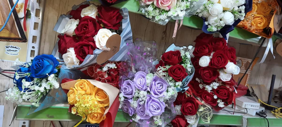 لدينا افضل انواع الورود ودبب وهداية عيد الحب ومناسبات  في مكتبة الحميدية بادارة كاك مجيد *********** مقابيل مستوصف الصحي
