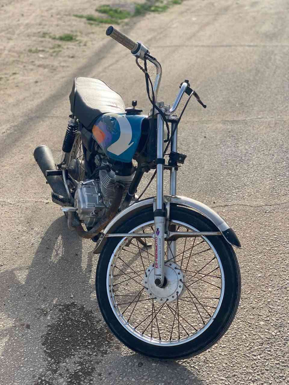 السلام عليكم دراجه ايراني مكينه تاكر ما مفتوح برغي (ضفيره ولايت 450 وبيهي مجال  المكان خور الزبير (***********
