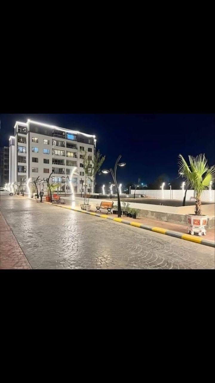 � شقة للبيع – مجمع المحبة السكني
📍 الموقع: مجمع المحبة السيديه السكني
🏢 الطابق: الأول
📐 المساحة: 125 م²

🔹 تفاصيل الشقة:
▪️ 3 غرف نوم
▪️ غرفة جلوس
▪️ مطبخ
▪️ 2 حمام
▪️ تحتوي على 5 سبالت

💰 الحالة: الشقة مؤجرة حالياً بـ 900 ألف دينار شهرياً

💵 السعر: 200 مليون دينار

📞 للاستفسار والتواصل:
***********
