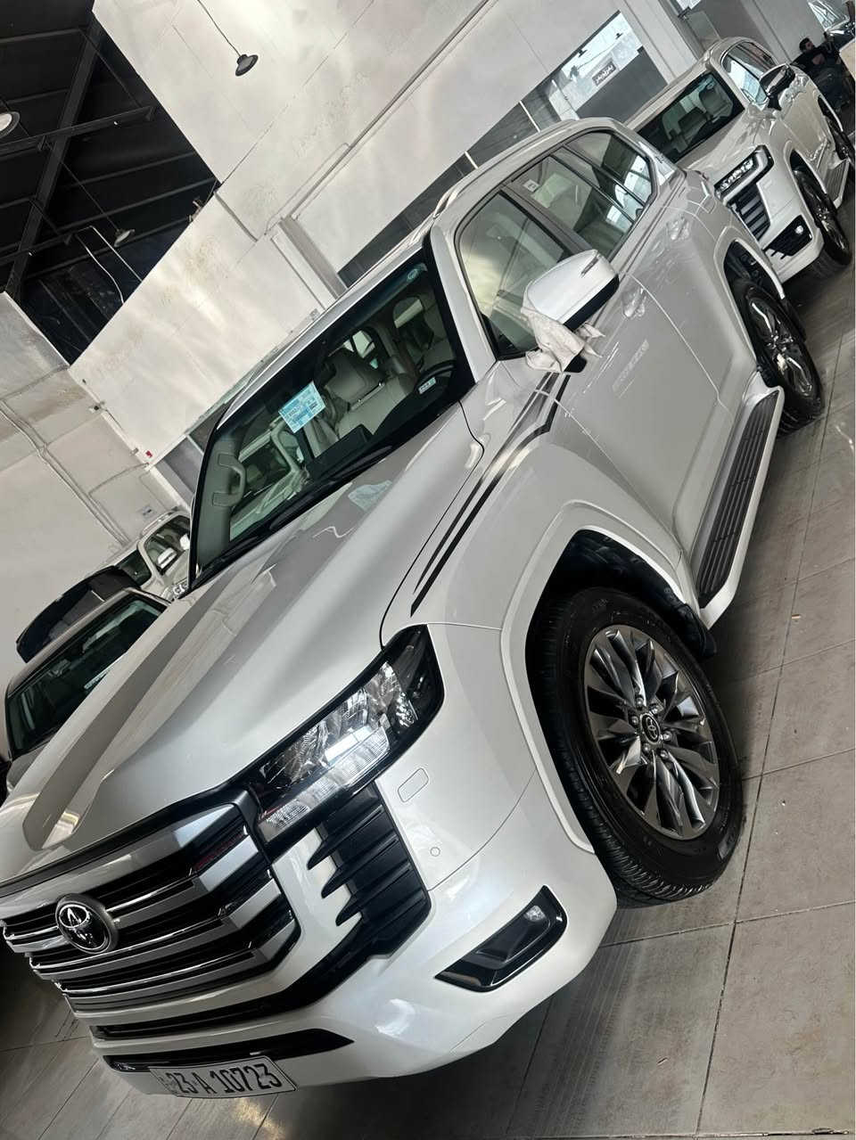 LAND CRUISER
سياره كه موديل 2022مواصفات فووله (GXR)شركه سازه رقم هه لبجه يه تحويل يش دبيت بؤ هه وليروسليماني به شه رت هيج ي پي وه نيه سبوغ تحديل بارجه كرانه وه هه مووي به شرت 
ماوه ي رويشتن حقيقي ٣٩/٠٠٠ هه زار رويشتووه سعر كه ي 635$ ورقه 
ره قم موبايل واتساب
كورك ***********
اسيا*********** أربيل, العراق

