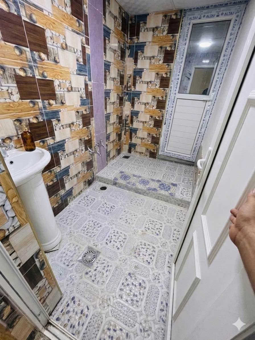 شقه ارضيه غرفتين فقط ومطبخ وحمام وتواليت مشترك ومنور 
العنوان البصره التنومه شارع 49 
ملاحظه يوم 7/10 تفرغ الشقه
للاستفسار 
*********** البصرة, العراق
