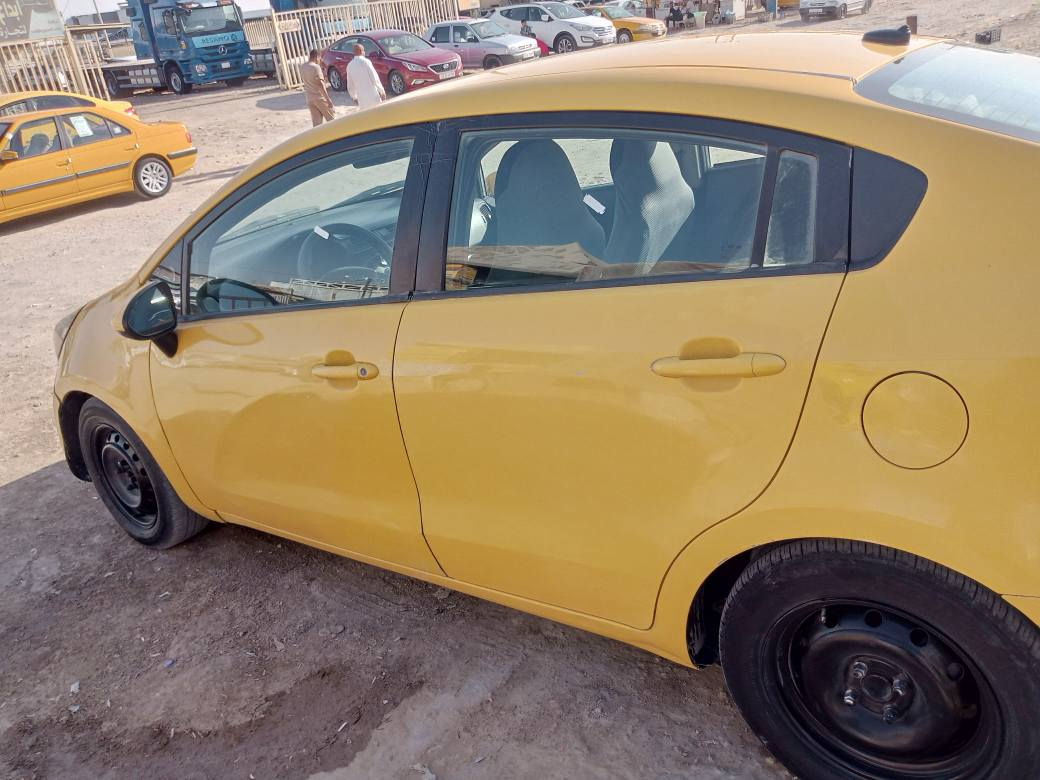 السلام عليكم كية ريو امريكي تكسي موديل ٢٠١٥ رقم قادسية بيه ضربه جاملغ وباب جهت السايق ومصلح مامبدل مكينه ١٦٠٠ صالي٤اشهر من شديته مكينه جديدة. كير على الشرط 
سنويه ساقطة صاله سنتين. 
تبريد شغال كلشي شارحلك والسونار موجود بالصور 
 سعرهه٦٧وبيه قليل مجال للاتصال *********** ديوانية, القادسية
