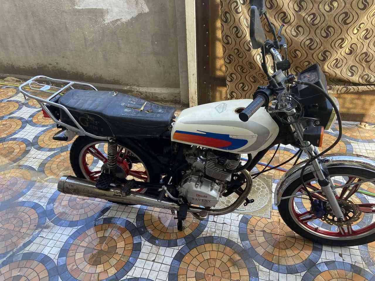 سلام عليكم دراجة كير موديل ٢١ دراجة محرك جديد كهربائيات جديدة دراجة فقط نقصها تانكي ان شادلها مال ٤كير شادلها وباتري فقط نقصها دراجة شغالة نكرة هندر مكان بغداد المحمودية رقمي ***********وتساب أو الاتصال سعرها 300وبيها مجال حك جيتك دراجة نضيفه حيل نقوصاتها باتري وتانكي لأن شادلهه مال 4كير وشكرآ
