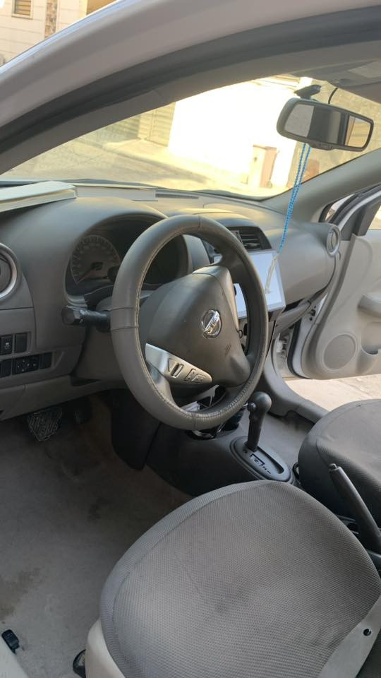 سلام عليكم نيسان صني موديل 2020 بأسمي تحويل فقط ماسوي وكالة ماشية 100 كير ومحرك مكفول 
تخم تاير جديد باتري جديد تلبيسة دوشمة جديدة بيها كم رصعه وشخط بالقمارة صغير جدآ 
بدون صبغ بدون بارد بدون تبديل اي قطعة 
مكاني بغداد 
***********
