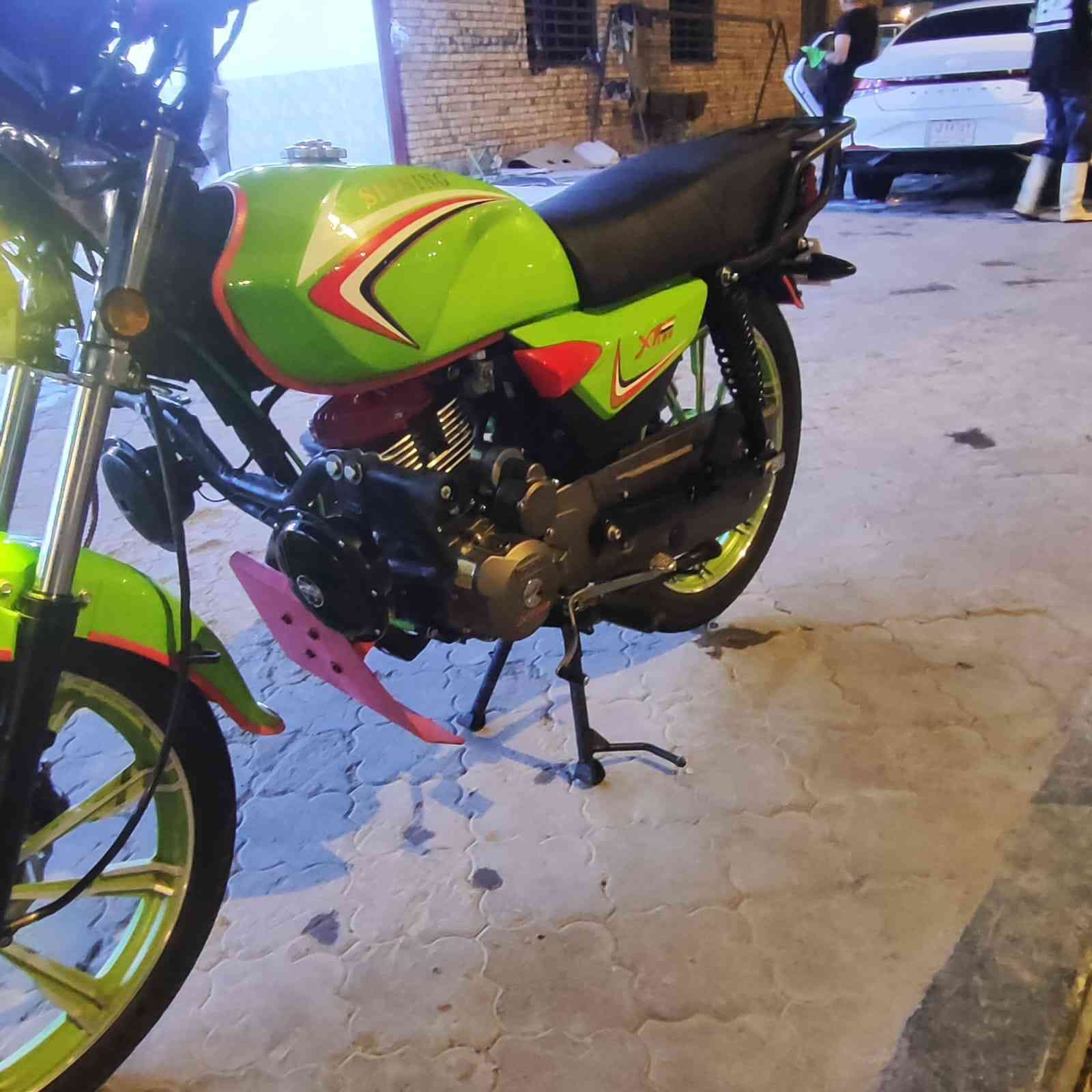 السلام عليكم دراجه شاينك للبيع رقم وسنويه جديده بعده وكيل كفاله عامه تحويل ثاني يوم كله شغاله السعر مليونين و 200 وبيه مجال ) 2200 ) مكاني بالزبير مكلف بالنشر هاذ رقم راعيه ***********
