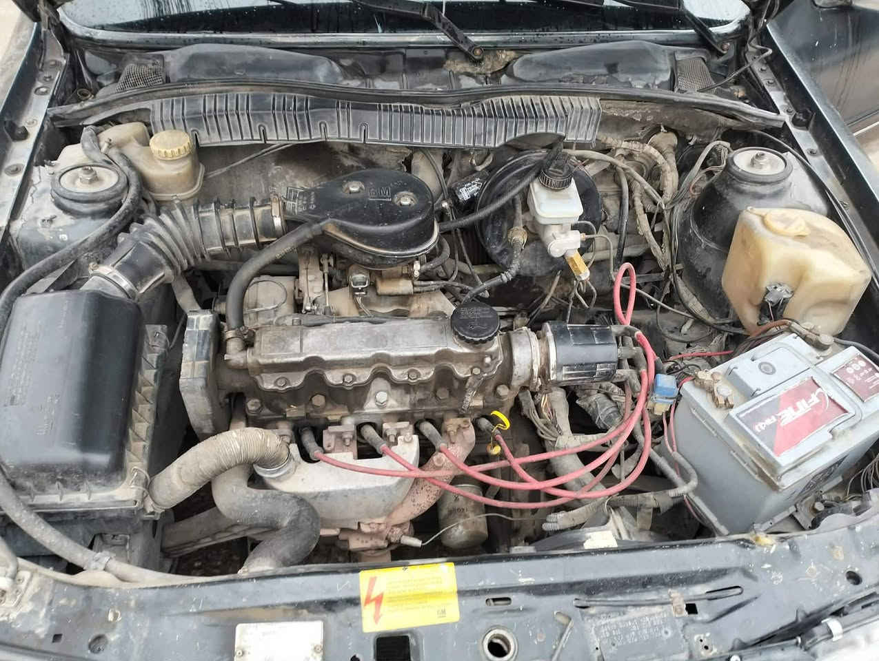 السلام عليكم سيارة فكترا حجم16موديل 92مكينة بيهاصرف غرفتها نضيفةالسعر  25 وبيها مجال بسيط المكان موصل جانب لايمن ***********
