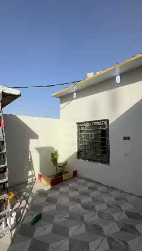 بيت البيع وقف سني مسجل أصولي المساحه البيت 100 متر يحتوي البيت على قرفه واستقبال وصاله ومطبخ وصحيات  علمن البيت فارق تكاتب واستلم مفتاح العنوان البصره ابو الخصيب طريق الوصطي قرب المدرسه الصفره السعر 37 مليون وبي مجال الاستفسار انتصل على الرقم *********** بي واتساب
