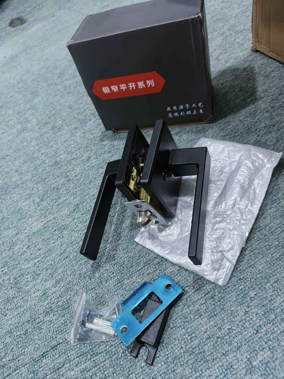 كيلونات ابواب اصلي وثقيل
10قطع بسعر مناسب الي يريدهن يتصل ***********
