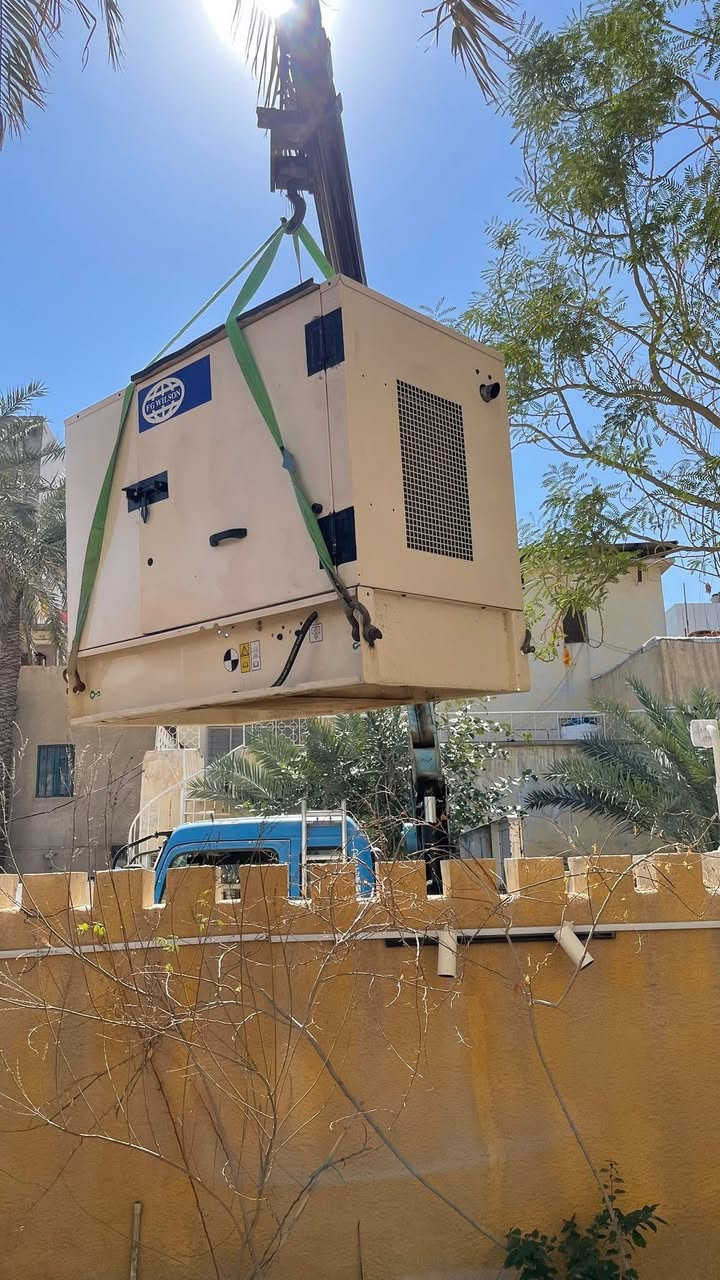 للبيع…… للبيع…. للبيع
مولدة بيركنز كاتم انگليزي اصلي FGWilsn 
توليد لوري سمر فرنسي …  ( 13 KVA ) .. 
ساعات العمل … ( 80 ساعة حقيقي ) 
المولدة نظيفة جدا وعلى صنّع الشركة 
للاستفسار عن السعر … البصرة *********** …..
