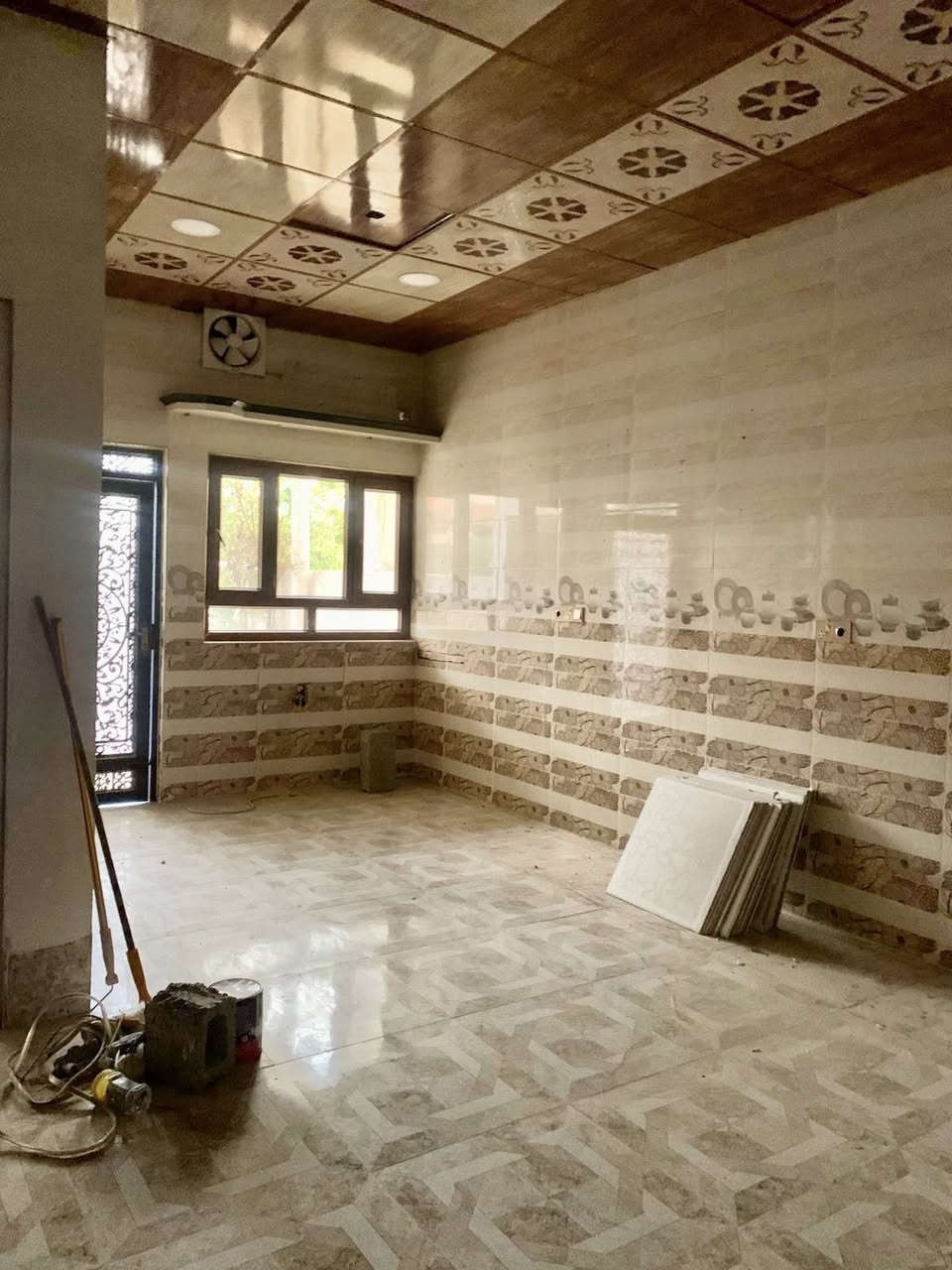 دار طابقين للبيع/كركوك/رحيم اوة/سرچم

المساحة: 135 متو مربع 

يحتوي على: 
(3 غرف نوم+هول+مطبخ+صحيات+كراج سيارة)

البيت فول مواصفات+فول سيراميك+سقف ثانوي

لمعرفة السعر والاستفسار الاتصال على الارقام الاتيه:
(***********) اسيا 
‏(***********‏) كورك 
او مراسلتنا على بريد الصفحة

ملاحظة: يمكنكم ارسال الأراضي والبيوت
للأعلان عنها عبر صفحتنا بدون مقابل 
يرجى ارسال:
عنوان المُلك كامل 
بعض الصور للمُلك
سعر المُلك 
عبر الواتساب الخاص بالصفحة (***********)

لزيارة مكتبنا على العنوان الاتي: 
كركوك/سرچنار/فلكة سرچنار
