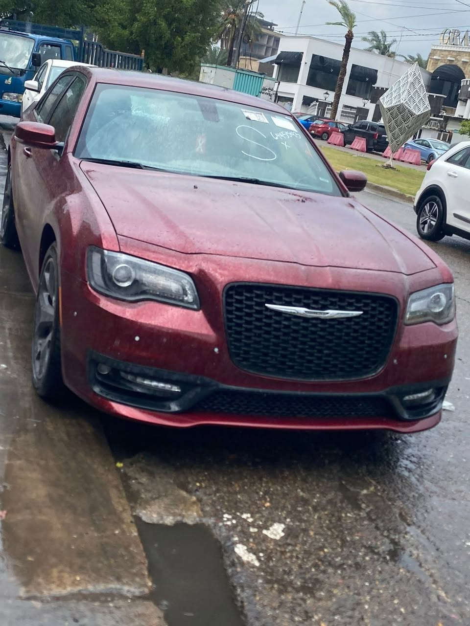 سلام عليكم كريسلر s300كلين السياره مثل ما موضح بل صور ماشيه40الف ميل*********** ممتواجد عل فيس
