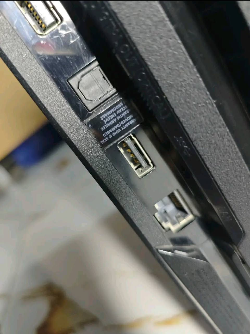 التفاصيل:
النوع: PS4 Pro (النسخة القوية، دقة 4K وأداء سريع).
​الهارد: 1 تيرا (1000 جيجا) - مساحة ضخمة تشيل عشرات الألعاب.
​التهكير: الجهاز مهكر جاهز (نظام مستقر)، تگدر تنزل عليه أي لعبة ببالك ببلاش وبسهولة تامة.
​الحالة: الجهاز فارغ من الألعاب (صفر)، يعني تنصب عليه الألعاب اللي تعجبك وعلى ذوقك.
​النظافة: الجهاز لوز، نظيف جداً وصوته ناصي وما يحمى، ختم الشركة بعده عليه (ما مفتوح للصيانة).
​الملحقات:
​جويستيك  أصلي عدد1
​كامل الوايرات الأصلية (Power, HDMI, USB).
​السعر: (قيم واخذ)
للتواصل: (***********) أو خاص.
​ملاحظة للشراي:
​الجهاز مفحوص وجاهز، وبما إنه مهكر تگدر تمليه ألعاب بمكاتب التنزيل بأسعار رمزية أو تنزلها بنفسك من الإنترنت
