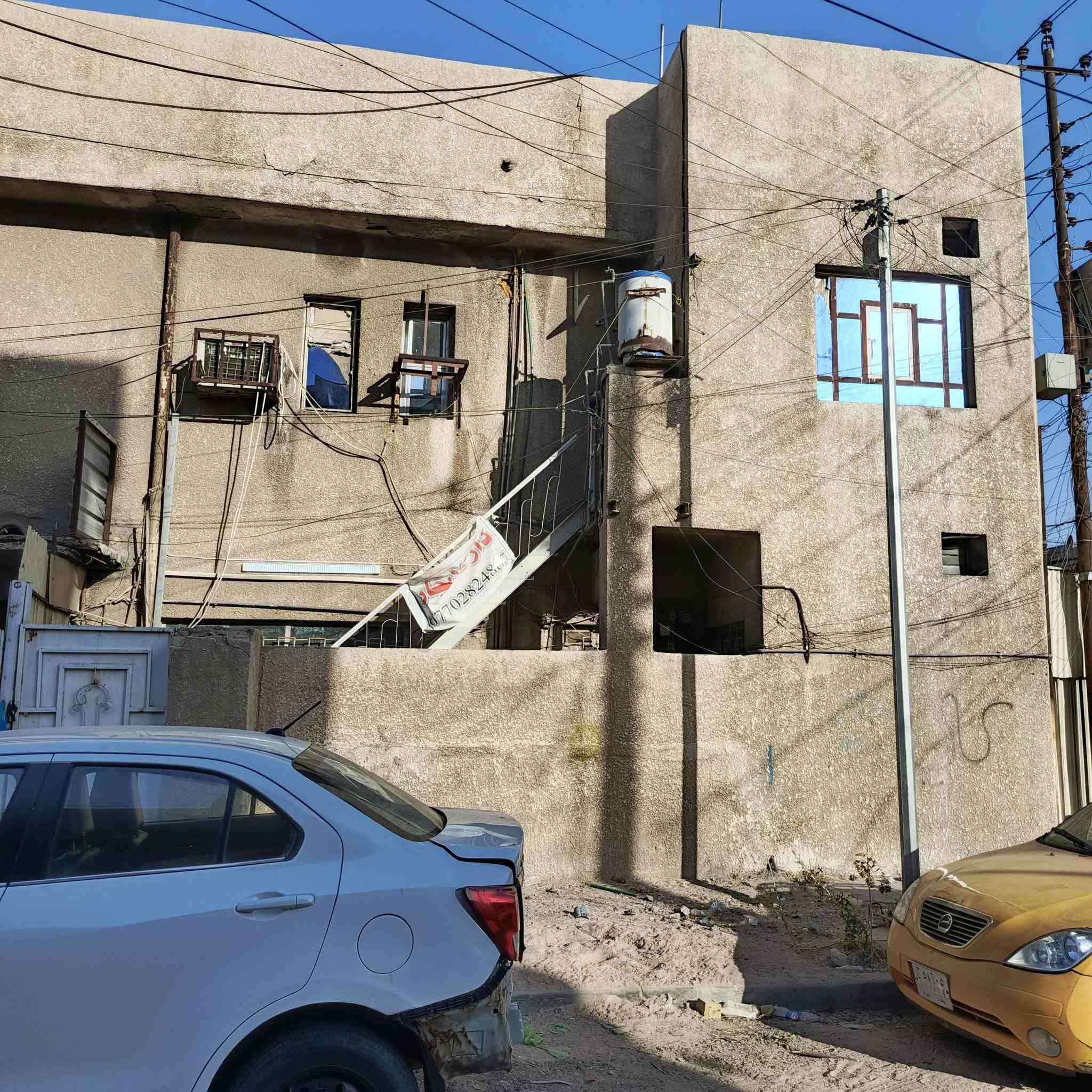 السلام عليكم مشتمل طابق 2 للايجار
العنوان حي البنوك مقابل عمارة دريم
يحتوي على
غرف عدد 2
استقبال + مطبخ
+ خدمات
ملاحظه: الدار يرهم لعائله صغيره
للاستفسار:
*********** حجي خالد
*********** مصطفى
