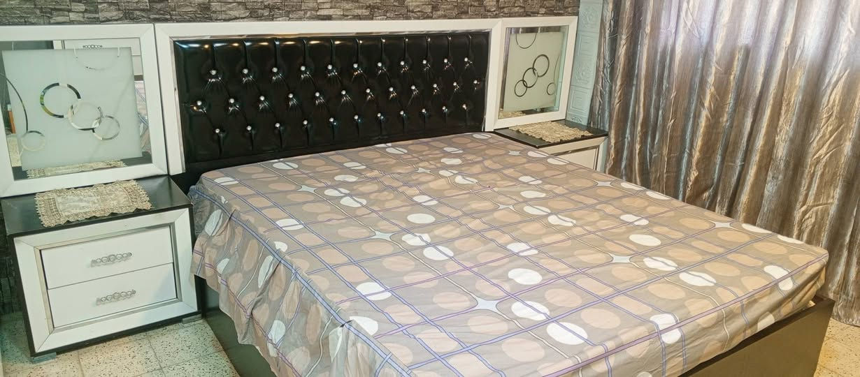 غرفه تركيه الكنتور الارضيه مالته تعبانه وعندي جراره مكسوره الخشبه مالته بلميز تواليت 
مكان بغداد زعفرانيه ***********
السعر انته سعر وأخذ 
الجربايه مخزن
