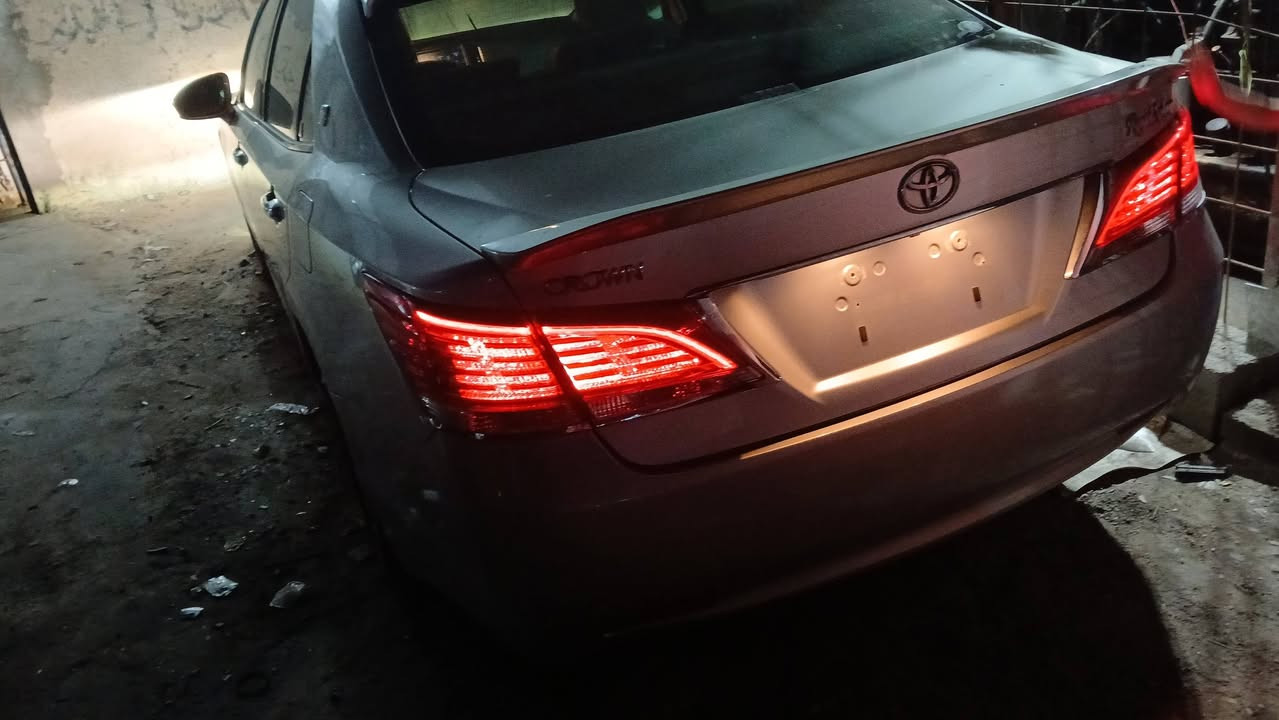 سلام عليكم كروان مويل《 2014》الون سلفي دوخل جوزي كفاله  محرك كير《ضربه كص 》عنوات البصرة)سعر155بيها مجال قليل《***********
