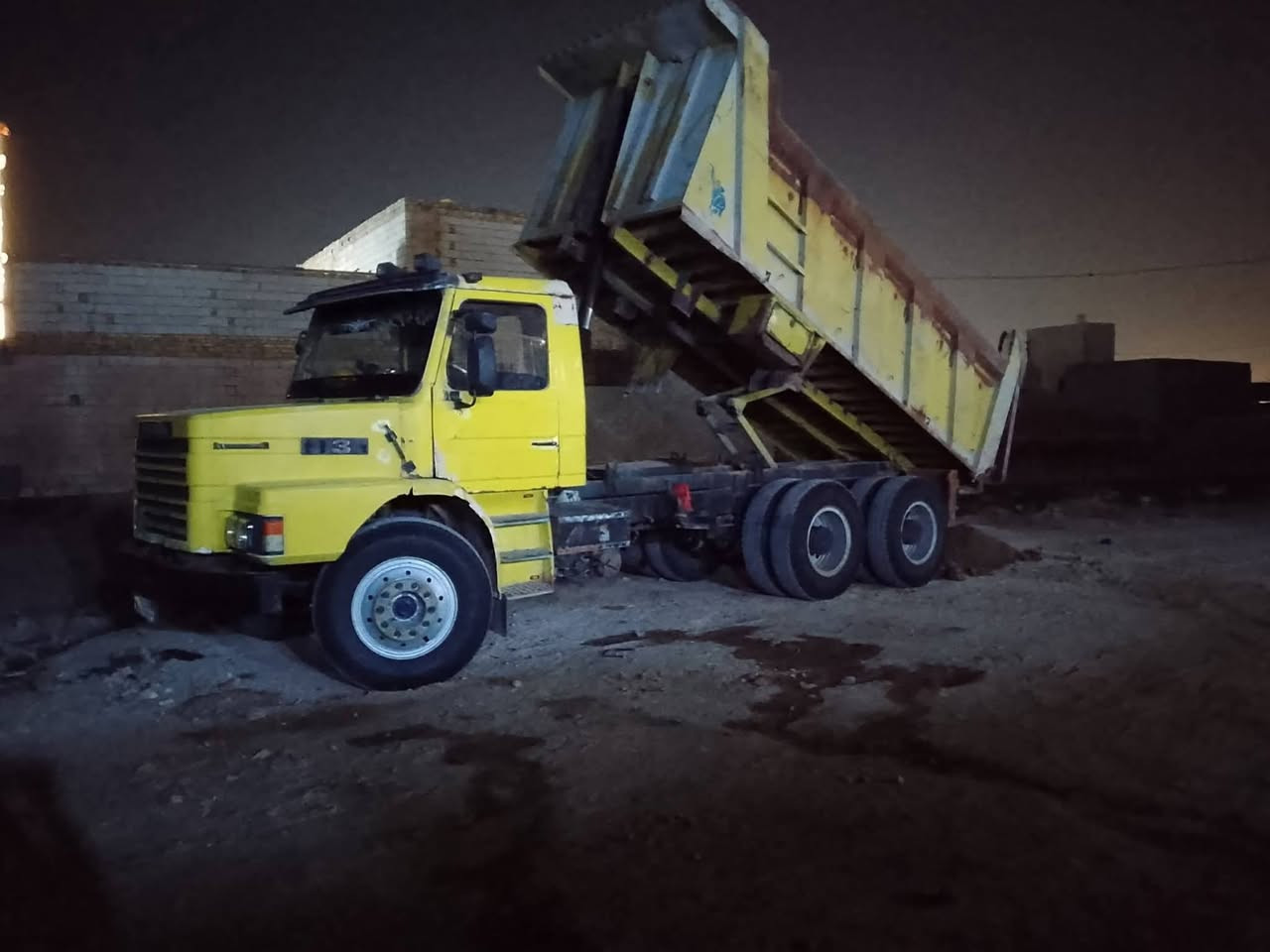 سكانيا 113 للبيع مجموعه 19 بوجر جير اكس المكينه شاصي كفاله عامه تحويل ثاني يوم  رقمها بصره  جديد دولي بس البدي ارضيته تعبانه تايرات 24 تخم كله جديد السعر 145 وبيها مجال (***********)
