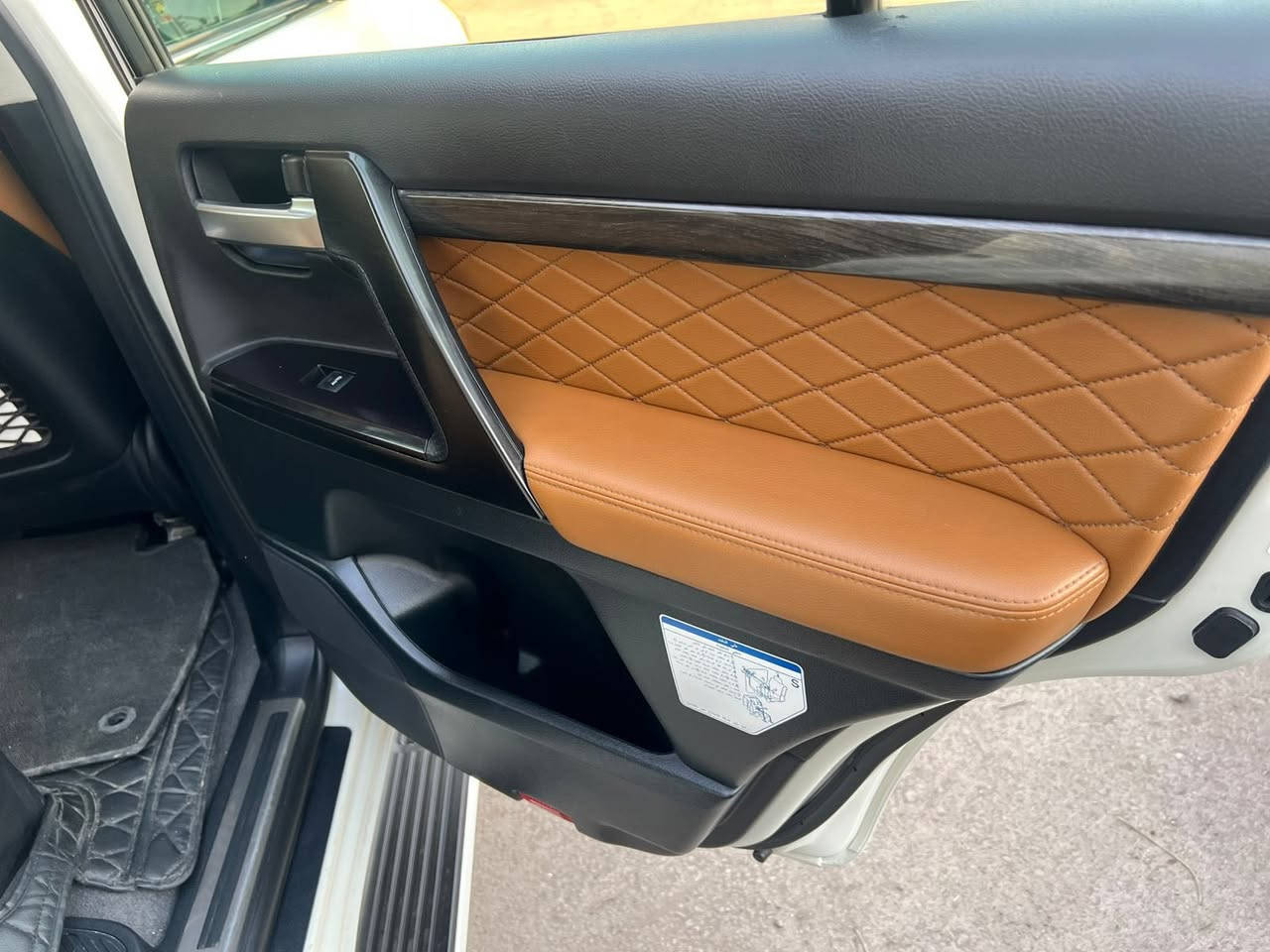 سلام عليكم لاند موديل 21 بحريني خليجي 6 سلندر مكفوله كفاله عامه من الصبغ والبارد ماشيه 65 سياره باسمي مكان السياره بغداد زيونه رقم تلفون ***********
