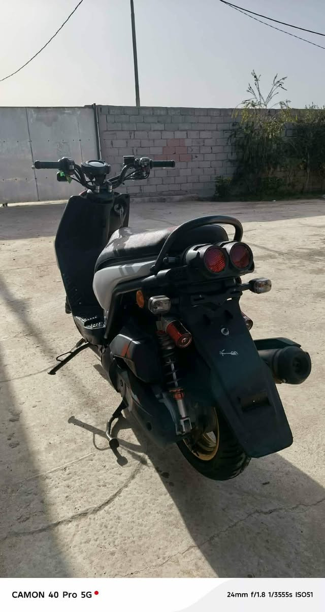 سلام عليكم دراجه سكنس جبلي للبيع الدراجه نضيفه وحلوه ومكينه ناعمه صارله اسبوعين طالعه رمبه سعر ١٢٠٠ وبيه مجال مكاني حله مركز مدينه ***********
