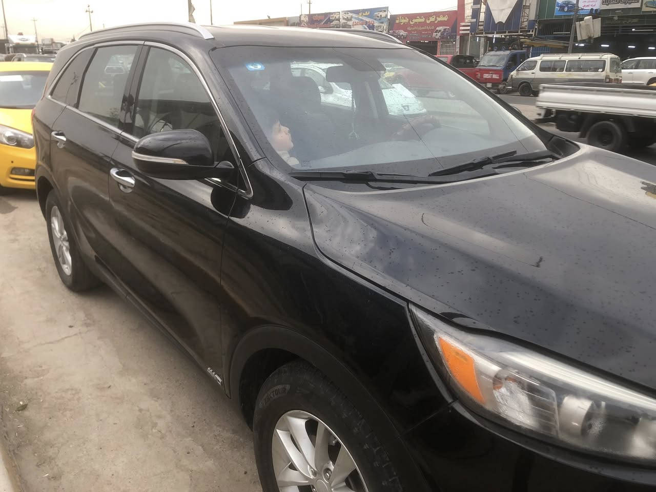 سلام عليكم سورنتو 2016 نص فوال رقم ديالى نكليزي وين ما يعجبك حول مكان بغداد 
قطعتين تبريد
سبعه راكب 
مري شاره 
حساس خلفي 
كامره دواره 360درجه 
تخم تاير بل جيس 
مانع نزلاق 
فور ويل 
كشن كهرباءي 
كشن تدفأ
حادثها بصيط الجاملغ السايق ومبدل مدون دواخل مدون يرباك مكفواله ما عده الجاملغ عارضها 157$وبيها مجال حك الجيه رقمي ***********
