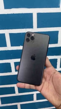 قطعتين ايفون 11برو ماكس ذاكره256 مبدل شاشه وبطاريه جهاز نضيف سعره 215ا...