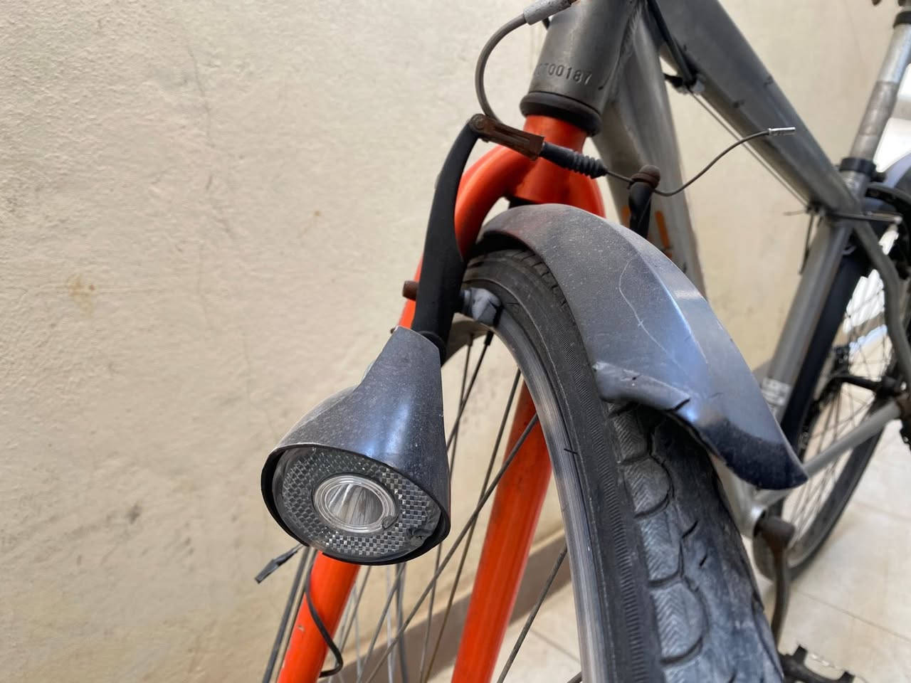 الكروز
ياباني لد امامي قفل خلفي لشه مضلع 

١٥٠ بغداد الدوره ***********
