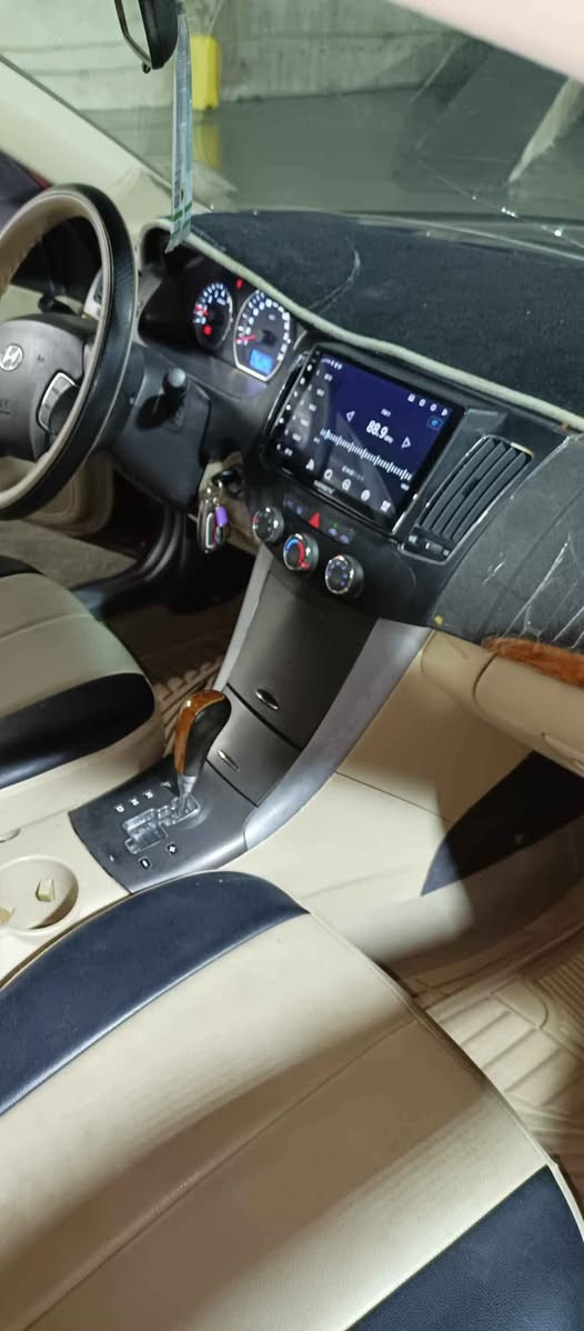 السلام عليكم:  هونداي سوناتا خليجي
رقم بغداد الجديد
موديل 2009
محرك 2400
ماشية 193 الف كيلو متر 
السيارة كفالة من الصبغ والحادث عدا بارد باب السائق مع تكحيل بنهاية الهلال الخلفي 
السيارة جاهزة وممتازة من جميع النواحي 
سعر البيع 122 ورقة 
للاستفسار *********** هيت, الأنبار
