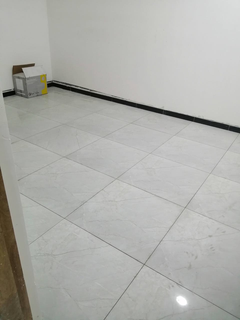 السلام عليكم 
من اعمالنه خلفه سراميك ومرمر متفرق حالين 
الناصريه 
***********
