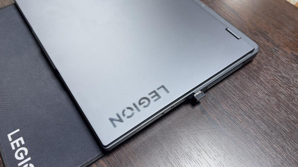 للبيع Lenovo Pro 5 

لابتوب معروف من اقوى الأجهزة بالسوق للكيمنك والشغل.
نظيف جدا واستخدام قليل ملحقاته كاملة (كارتونة وشاحنة الأصلية مع ماوس وكيبورد)

معالج Intel® Core™ i7-14650HX جيل 14 HX
كرت شاشة  NVIDA GEFORCE RTX 4060 
مضمن ويا كل تقنيات نيفيدا للذكاء الاصطناعي مثل DLSS و Reflex
شاشة 16 انش QHD 2K Plus تجي 240 Hz هرتز

رام DDR5 (16)
SSS 1 TB
منظومة التبريد: Coldfront 5.0  هجينة مدمج وياها ذكاء اصطناعي 
الجهاز جديد  كلش وبدون اي خدوش
السعر مليون و800 الف 
مكاني كربلاء
***********
