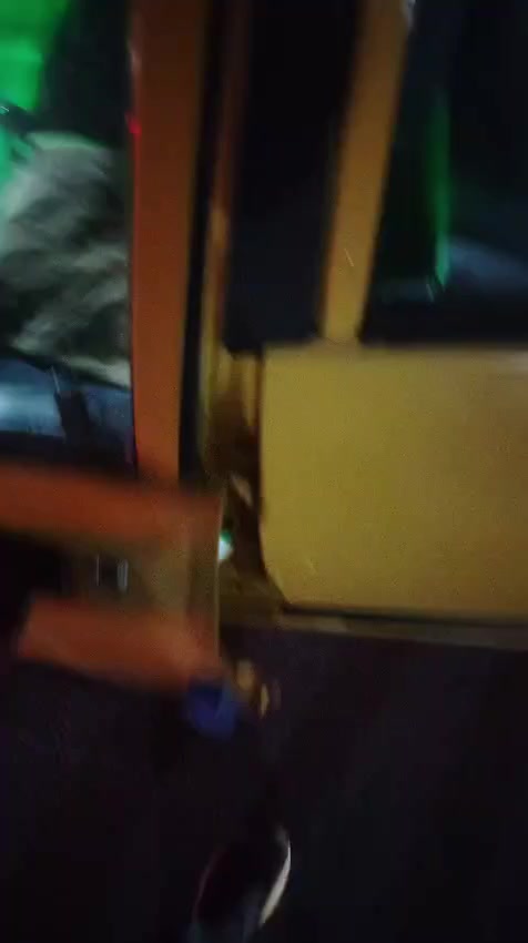 السلام عليكم سايبا للبيع 2011 سياره جاهزه تبريد شغال هزه جديده ارقام انكليزي المكان بغداد حي الجهاد  
***********
