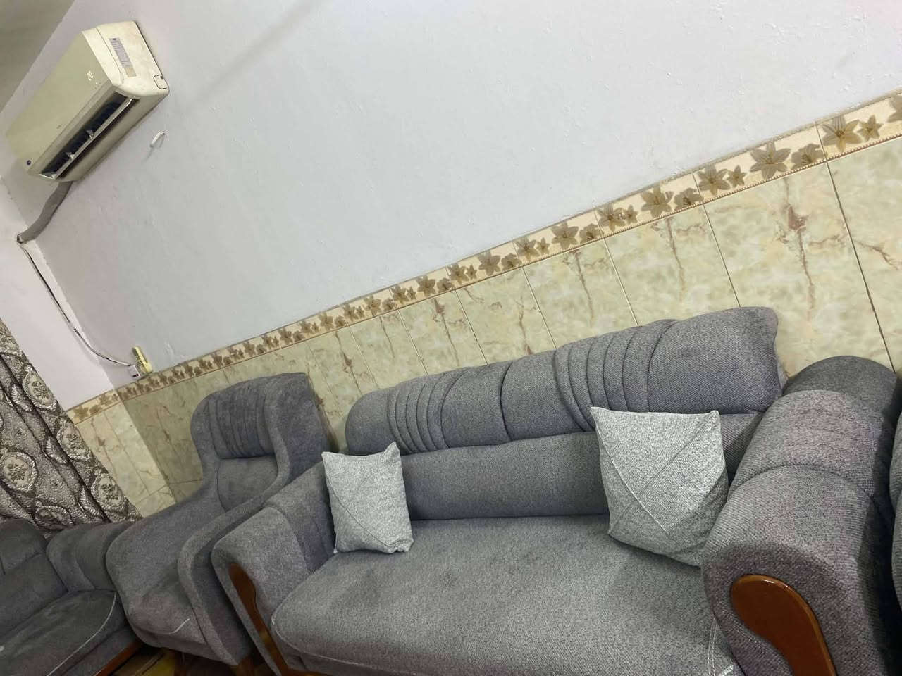 ١٠ مقاعد مصار سبوع من اخذته بمليون وهسه اريده ب٩٠٠ الشراي يخابرني ويدلل مكاني بغداد المشتل
***********
