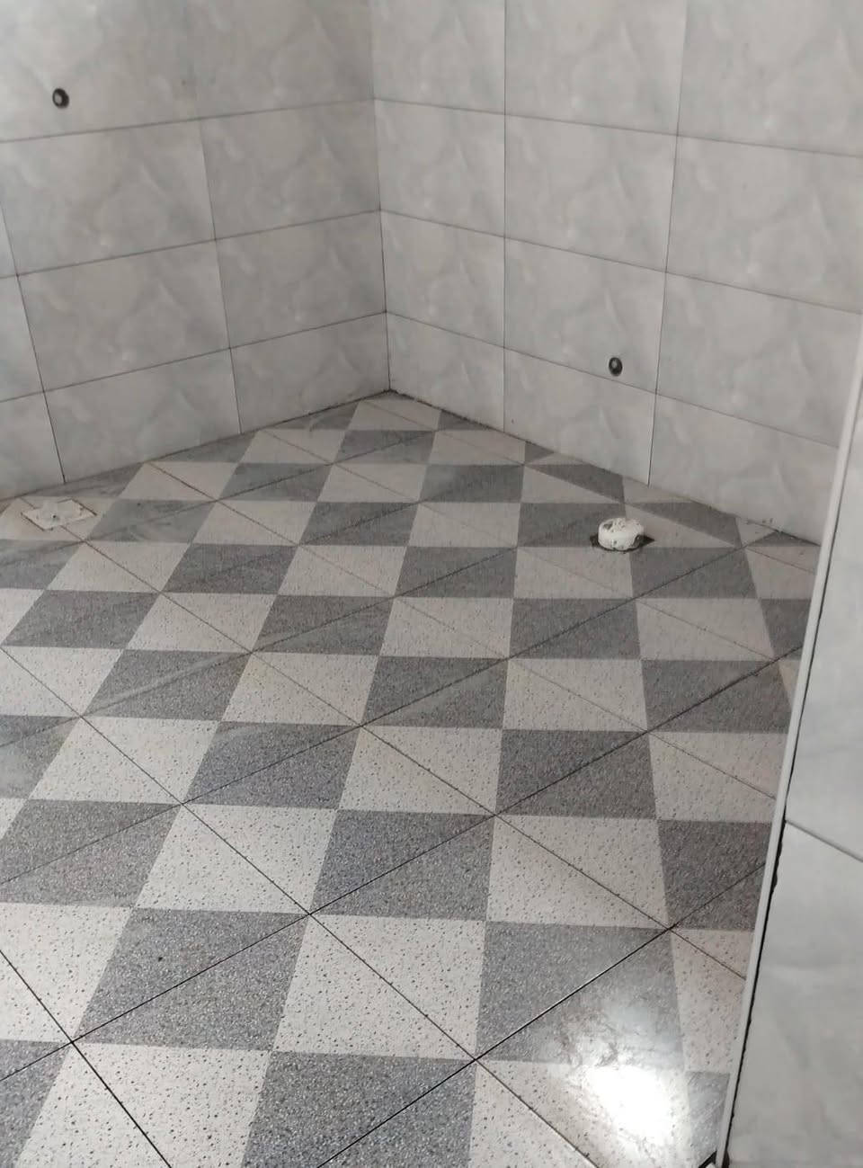 سلام عليكم يوجد كادر سيراميك متفرق حالين شغل شوف العين شغل وزن بليزر الاستفسار ***********اصطه مصطفئ
