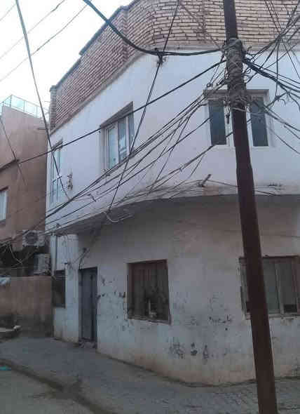 للبيع 39 مليون فقط مشتمل ملك صرف طابو الموقع في قلب ديالى بعقوبه المركز منطقه السراي البيت بين شارعين شارع العام خريسان وسوق بعقوبه وقرب كورنيش ديالى 
مساحته ٤٠ متر يتكون من ٣ غرف نوم ومطبخ وصاله وصحيات وبيتونه وصطح سعره سعر سياره ٣٩ مليون  
الاستفسار اكثر اتصل على رقم مكتب دلاليه الربيعي لعقار 
***********
