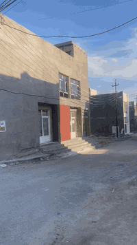 السلام عليكم بنايه للبيع مساحه ٩٣،متر  ركن  تحتوي على ٤ محلات وشقه كبيره مجمع العدل الثالث على شارع العام الروائي  وارده الشهري مليون ٢٠٠  هاتف ***********
