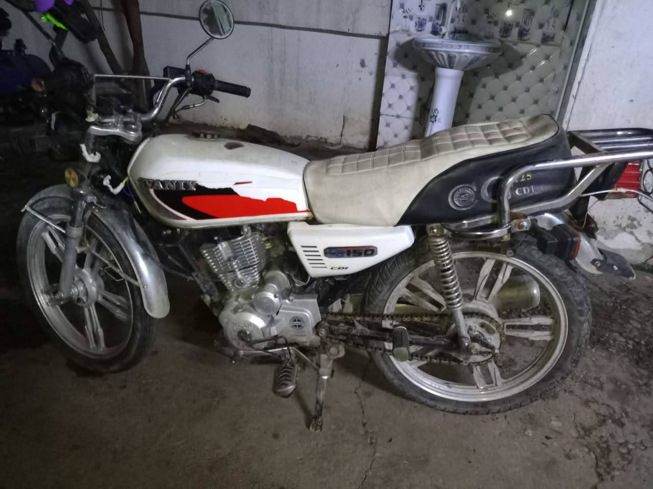 ماطور كير خمسه سلف تشغيل عن بعد كلو شغال شرط مامفتوح كهربائيات كلها شغال موديل ٢١ السعر350الف هاتف ***********  اسيا ***********العنوان حي سومر
