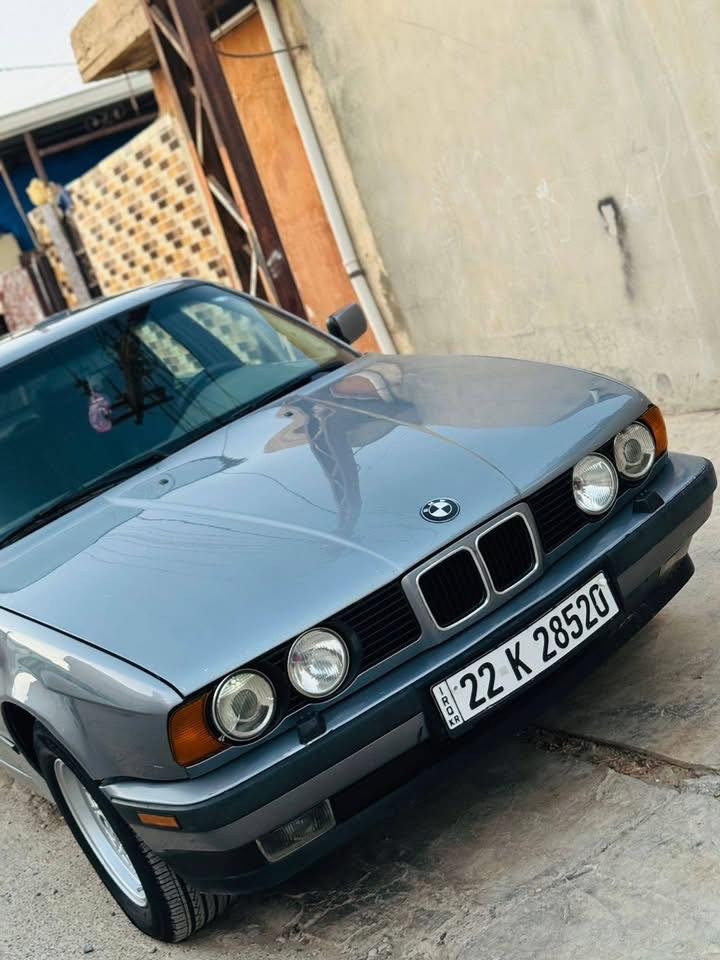 بي ام موديل93 سياره جديد ضرر خفیف كلها بلادي محرك 25كيرعادي بلادي تبريد دواخل جلد لوك رقم اربيل  شرط تحويل  بيها دفتر بنزين مكان ساره كركوك بيع فقط اتصل0771 38 95 135 السعر72 بي مجال قليل
