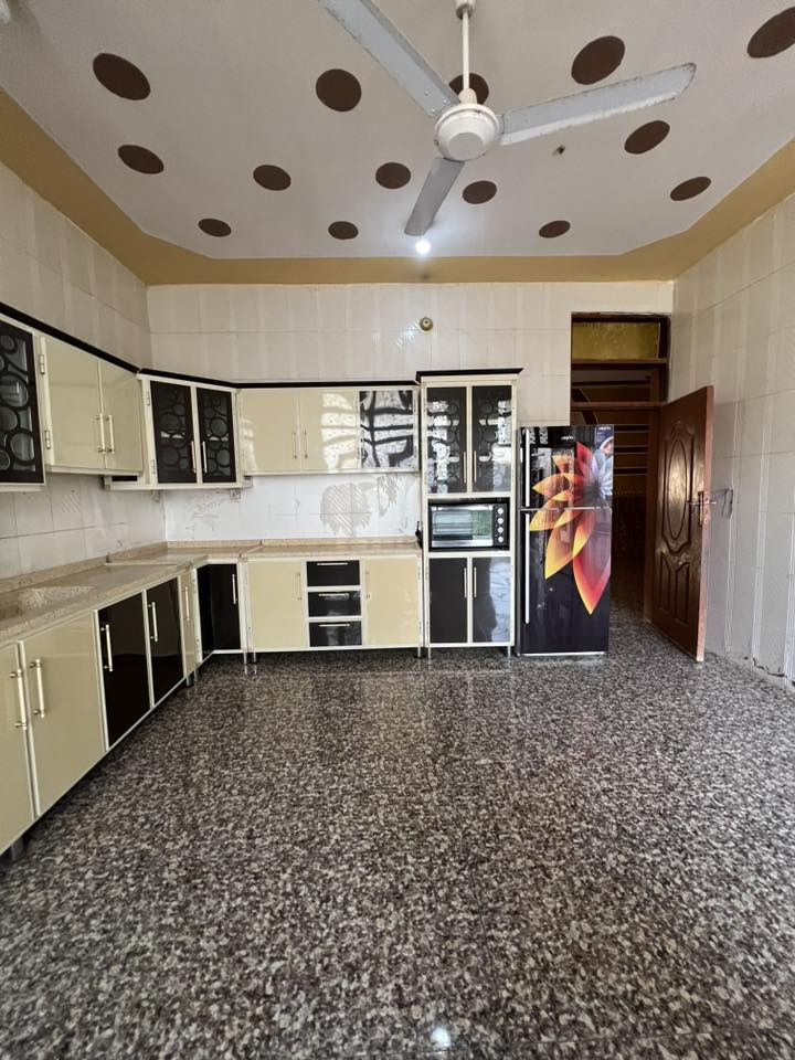 السلام عليكم
#دار_للبيع 
‎المساحة 400 متر 
‎يحتوي على
‎غرفتين
‎صالة واستقبال 
‎ممر 
‎تواليت خارجي وداخلي
‎مطبخ بارد وحار
‎حوش وحديقة
‎بلاضافة الى محل على الشارع 
‎العنوان معارة قرب حسينية سيد جواد 
‎تواصل على الرقم للاستفسار 

‭0770 987 0873‬
