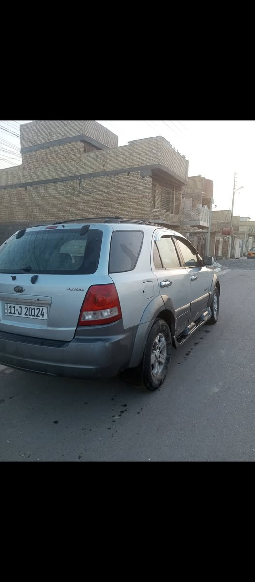 السلام عليكم.بيع فقط كيا سورنتو موديل 2006 محرك 6سلندر 3500 وارد امريكي حادثها جاملغ فقط بدون دواخل 5راكب كير ومحرك وتبريد خير من الله مصبوغه حزام اثر جراد  كرسي سائق كهرباء فتحه سقف رقم بغداد وبااسمي  سعرها 78وبيها مجال قليل مكانها بغداد الحسينيه ***********

