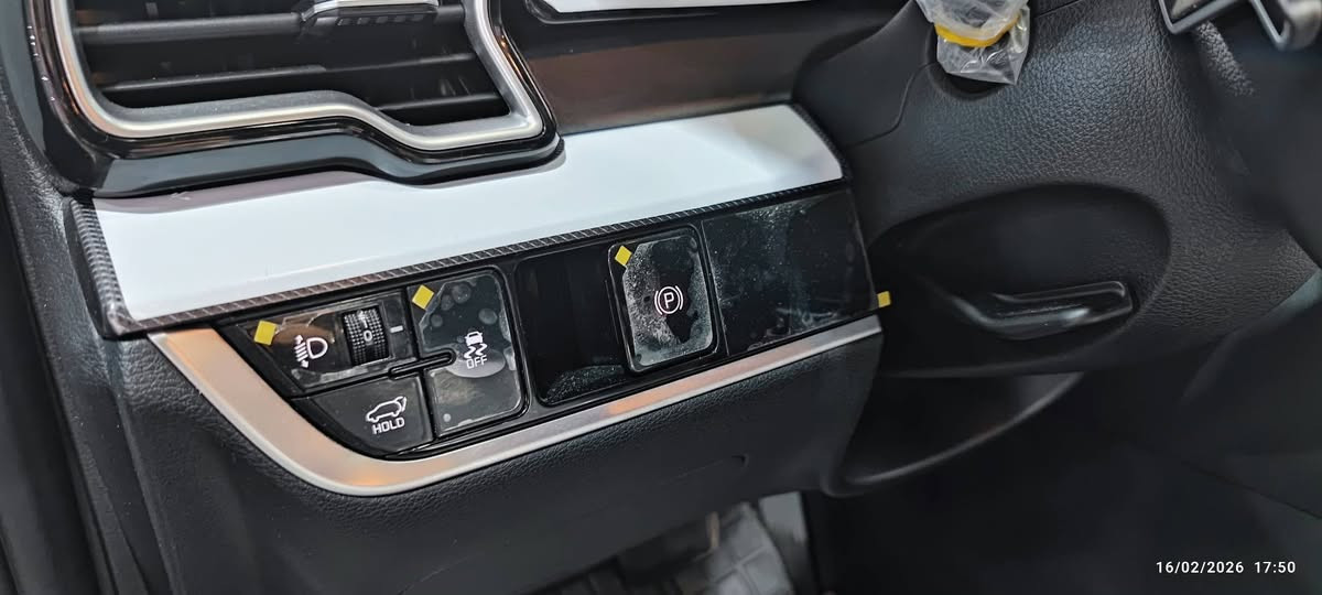 السلام عليكم احبتي 
معرض الماجد يرحب بكم 
كيا سبورتج 2025 خليجي مكفول وفول 1/1 
مرقم بغداد وحرة 
المواصفات 🥰🥰🥰
محرك 2000 
 التشغيل بصمة 💪🏻
كشن جلد طبيعي لون زيتوني تدفئة + تبريد باكشن 😎
تحكم ستيرن فول 🥰
مثبت سرعة 😎
رادار  امامي 
جنطة كهرباء ذكية 👍🏻
سايد بريك بصمة 
مودات قيادة 
شاشة متصلة 
شاشة جي بي اس نفگيشن 
حساسات امامي خلفي 
تبريد خلفي 
ابواب بصمة 
لد امامي خلفي 
كاميرا خلفية 
ويل كب كروم 
ستيرن تدفئة 
مانع انزلاق 
باقي المواصفات واضحة بالصور للمزيد من المعلومات 
زياؤة معرضنا الواقع في الناصرية شارع يا حسين 
او التواصل مع الرقم التالي 
***********
***********
