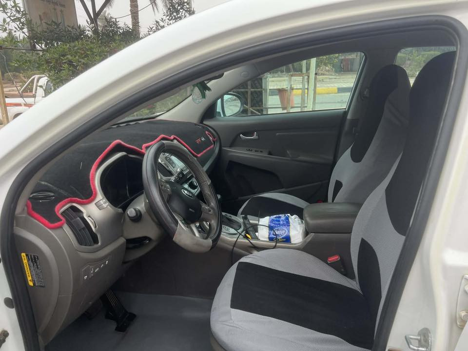 السلام عليكم ورحمة الله وبركاته
سبورتج امريكي ( جي دي اي )
مكينة 2400. 
المكينة جديدة بدلتها قبل شهر ونص كسر مارتون يعني زيرو 
ماشية 84 
رقم ديالى 
بيها قطعتين بنيد  و جامرلوغ بدون دواخل
سيارة متكاملة
اشاير بالمري 
فور ويل
مانع انزلاق 
رقم ديالى انكليزي 
شاشة 
السعر 134
ديالى / خان بتي سعد 

***********
