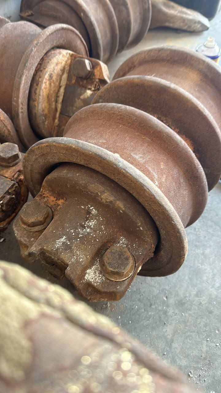 أربع رولات بلدوزةر 155
***********
