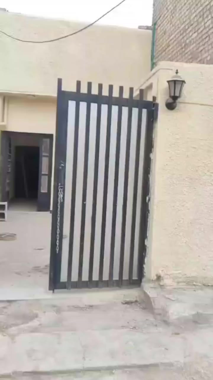 ياالله   .للبيع ٨٠ متر طابوملك صرف الواجه ٤  يحتوي على استقبال وحولي ومطبخ ولملحقات وغرفتين نوم  البيت نضيف جدا بالشعب الجمعيات السعر ١٢٥ مليون وبي مجال🍀 بسيط الاتصال على رقم الوتساب ☎️***********🍀
