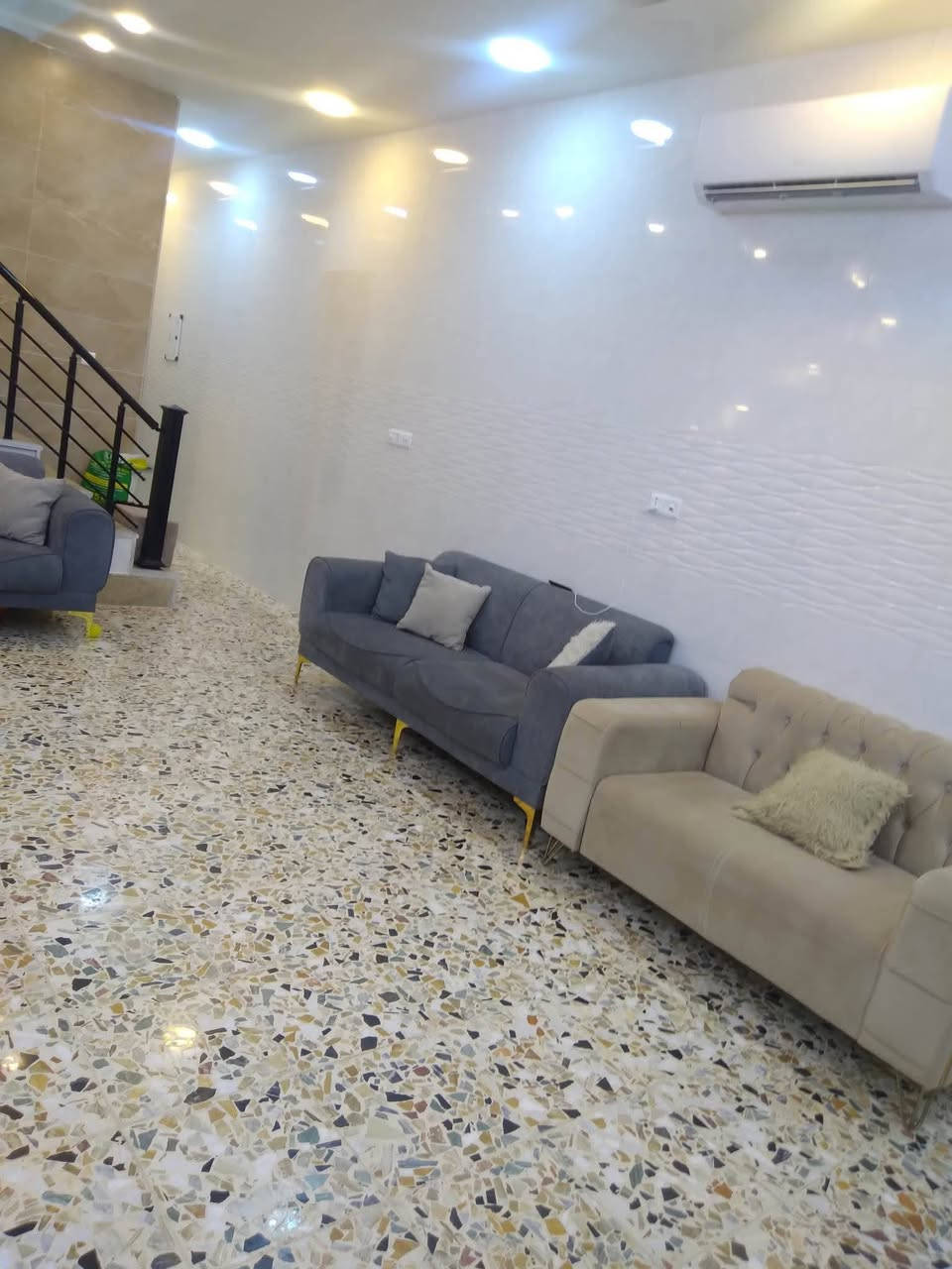 السلام عليكم بيت طابو زراعي صرف قرار محكمة عقد ٢٥ طابق ونص مساحتة ١٢٥ منطقة حلوة وبية كافت الخدمات عرض شارع ١٥ متر الأمين شهداء نفط للبيع اتصل ***********
