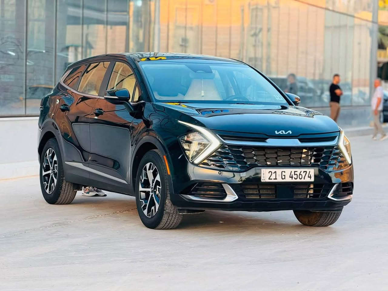 السلام عليكم للبيع كيا سبورتج 2024 وارد امريكي ماشيه 34 فول مواصفات عدا السلايت حادث بنيد فقط بدون شواصي ولغوده  لا راديتر ولا بدنه مكفولات/ مواصفات/ بصمه/ كراسي جلد كهرباء / شاشه متصله دجيتل / كامره/ ويل كب كبير / تحكمات كامل / مكينه 2500/  لد امامي خلفي / لات عالي ناصي زنون/ تشغيل عن بعد / كراسي تدفئه تحديد مسار / نقطه عمياء / وبد بيه مواصفات ممذكوره السعر 180 وبيه مجال صور الحادث مرفقه.  للاستفسار ع الرقم. ***********
