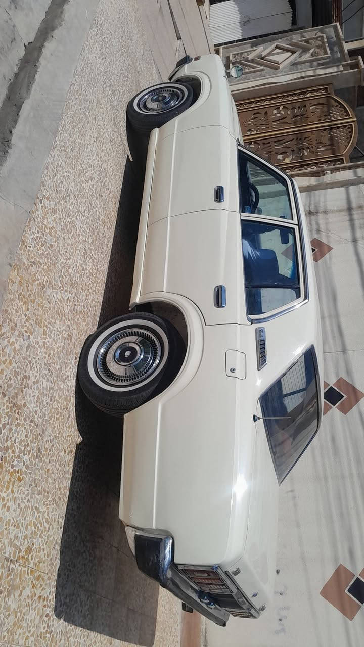 كراون٧٩صبغ حزام بدون ضربه سياره بلاديه مكينه ٤سلندر تبريدبشرط ثلج سياره مابيها اي نقص كلها على لبلاد  كلها شغاله مابيها شي مايشتغل رقم وسنويه جديدبسمي ترايك وين ماتريد ***********
