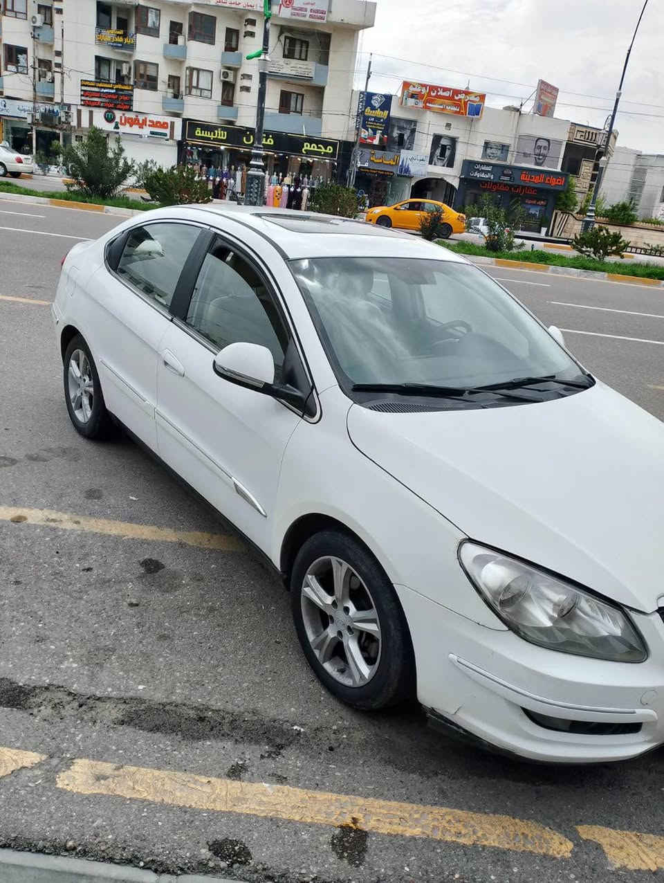 سلام عليكم 
للبيع شيري a3 موديل 2014
رقم سليمانيه سنويه  جديد شرط تحويل بيها بطاقه بانزين
كير محرك شرط سياره ماشيه 85 فقط  صدر جديد تايرات جديد كهربائيات كله شغال تبريد تدفىه سياره كلشي بي شغال 
فول موصفات سقف سلايت حساس خلفي كشنات جلد  تبريد لمس شاشه كاميره قفل مركزي 
سياره بيها صبغ بونيد وشويه من جاملغين بدون دواخل وبدون ارباك سعرها 65 وبيها مجال عنوان كركوك شارع القدس *********** كركوك, العراق
