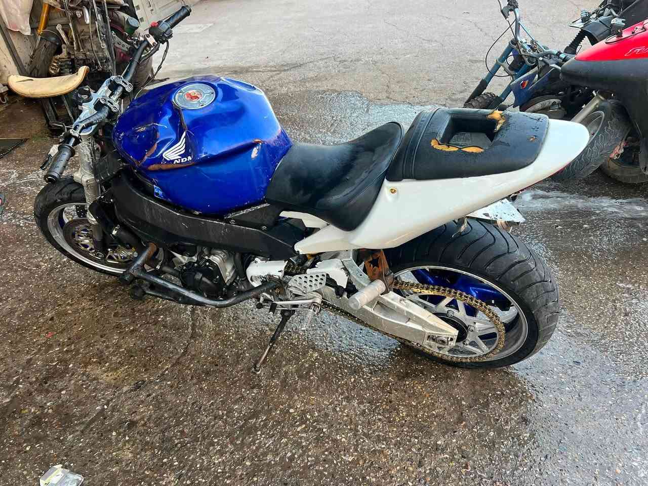 سلام عليكم دفل 954 دراجه اول فتحه تجفيت جديد مزوده للبيع شراي يجي خاص واذا تريد منهه غراض ابيعلك  عنوان بغداد سعر 16 ورقه ***********
